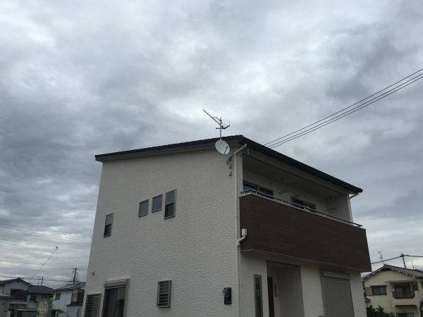 三木市のt様邸で地デジアンテナ Bscsアンテナ設置工事を行ないました 加古川 神戸で防犯カメラ アンテナ工事 電気工事はエレコン